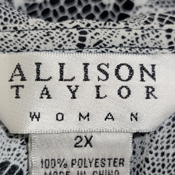 Allison Taylor plus size ruffle floral button closure top size 2X - Picture 6 of 8